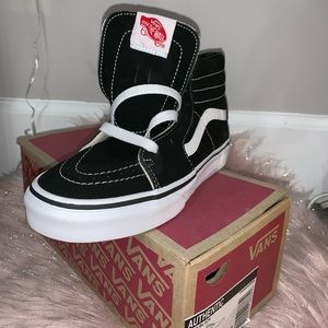 Kids Black Sk8 hi Vans